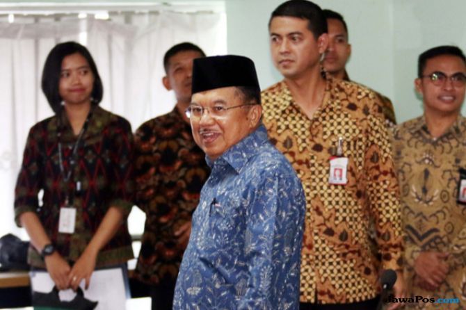 Wakil Presiden Jusuf Kalla. Ketua Umum Partai Nasdem, Surya Paloh meminta Golkar - Image