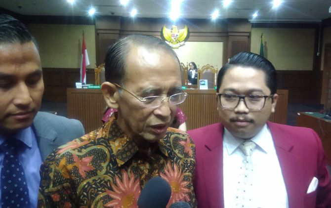 Suryadharma Ali usai menjalani sidang peninjauan kembali (PK) di PN Tipikor Jakarta, Rabu (11/7) - Image