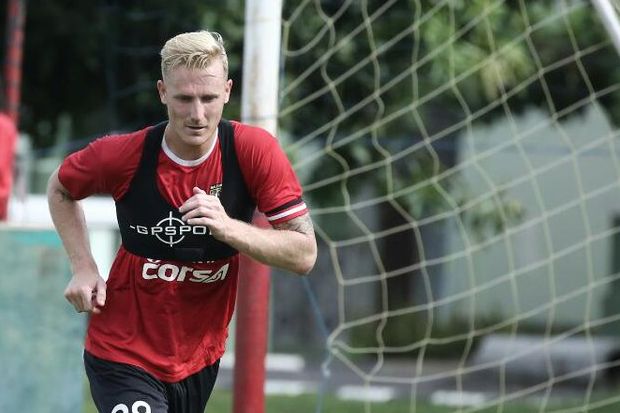 Gelandang Bali United, Nick Van der Velden - Image