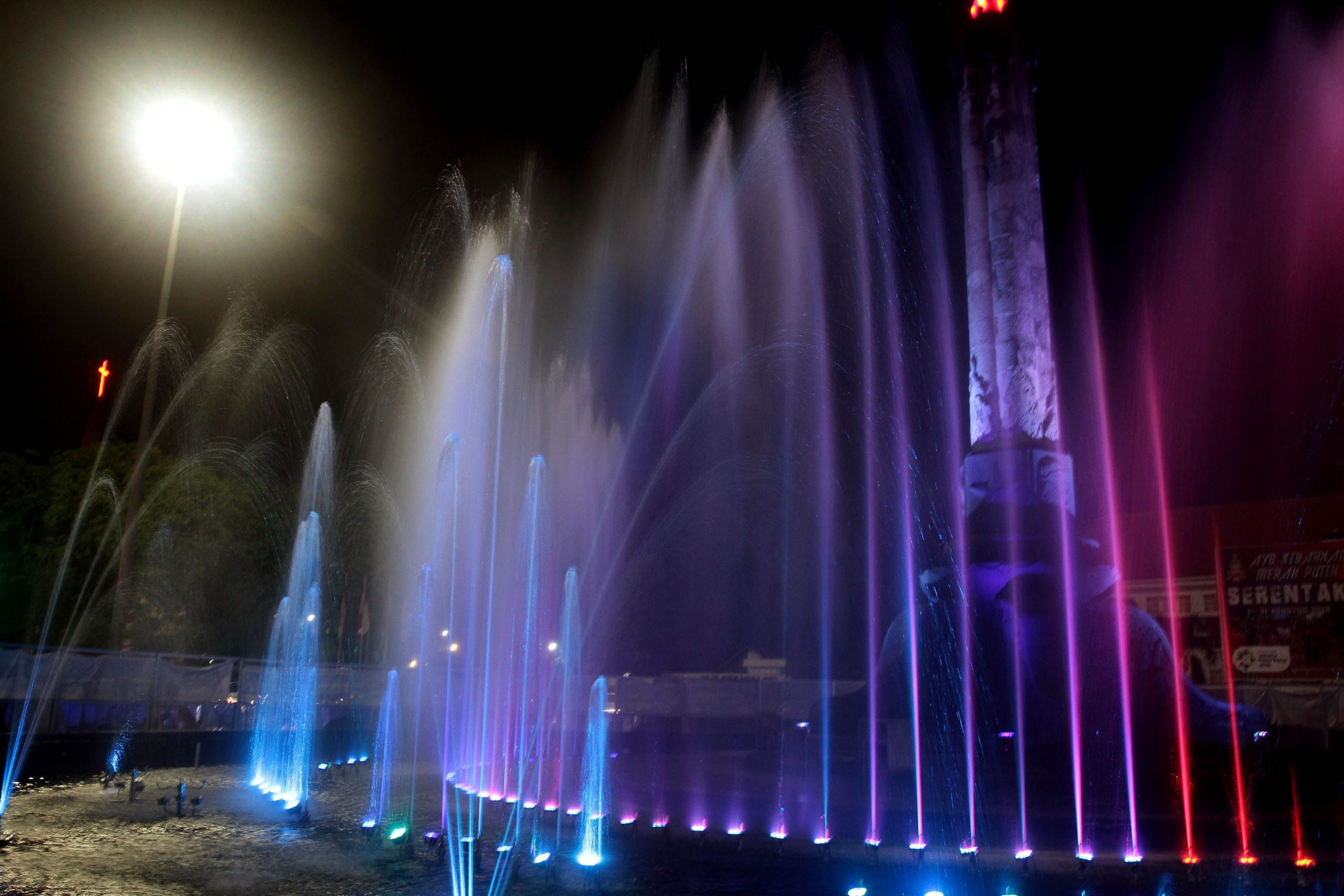 AIR MANCUR: Peresmian Semarang Bridge Fountain pada tanggal 31 Januari nanti diperkirakan menjadi magnet bagi para penikmat perayaan malam pergantian tahun. - Image