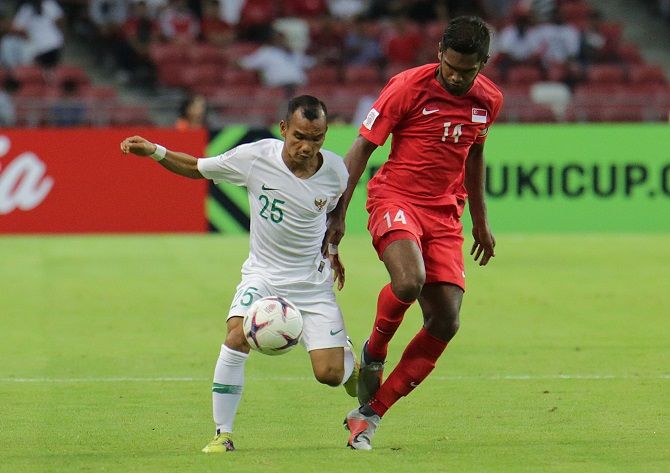 Lini depan Tim Garuda harus lebih agresif guna mengejar banyak gol. - Image