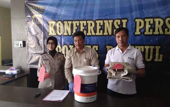 Konferensi pers terkait pembakaran mayat di Sanden, Bantul, Sabtu (10/11). - Image