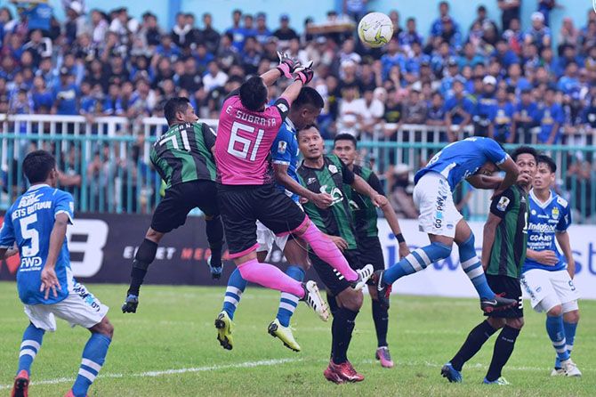 Kiper Persiwa, Endang Subrata pantas jadi man of the match dalam laga melawan Persib. - Image
