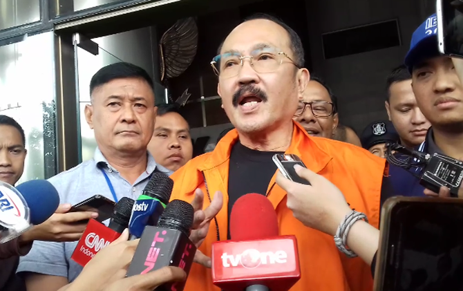 Fredrich Yunadi saat akan dimasukkan ke Rutan KPK Sabtu (13/01) - Image