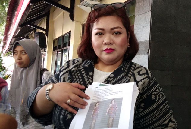 PIDANA: Maulina Pia Wulandari saat menunjukkan foto hasil editan orang tidak bertanggung jawab. - Image