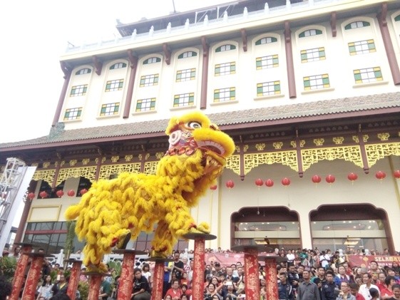 Atraksi Barongsai dalam festival Cap Go Meh di kawasan pecinan Glodok, Jakarta Barat, Sabtu (3/3). - Image
