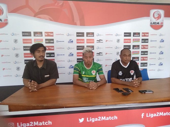 Kalteng Putra tak mau gegabah saat jaga Cristian Gonzales. - Image