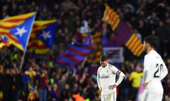 Barcelona luluh lantakkan perlawanan Real Madrid di El Clasico jilid 1 musim ini. - Image