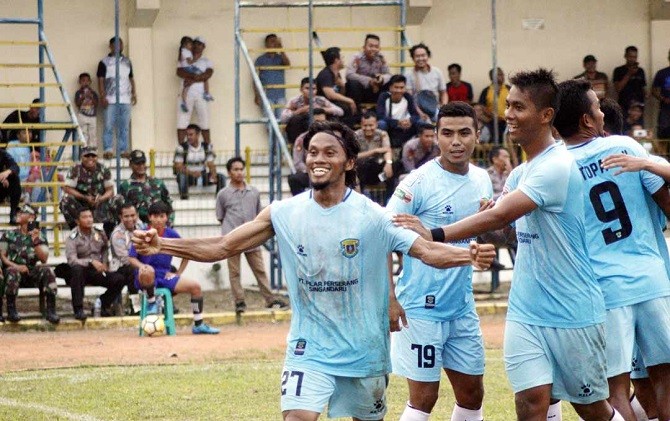 Perserang tak mampu kembali meraih tiga poin saat menjamu Persibat Kabupaten Batang. - Image