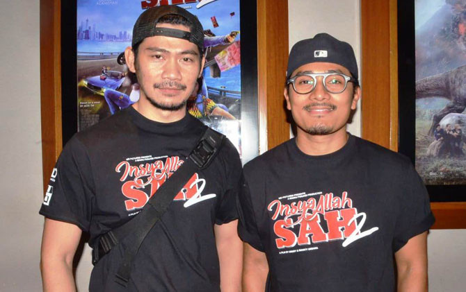 Pemain film Insya Allah Sah 2, Donny Alamsyah (kiri) dan Tanta Ginting (kanan) di XXI Blok M, Senin (18/6). - Image