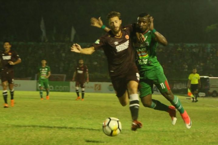 PSMS Medan berhasil menang 3-1 atas PSM di Stadion Teladan, Senin (23/7) malam WIB - Image