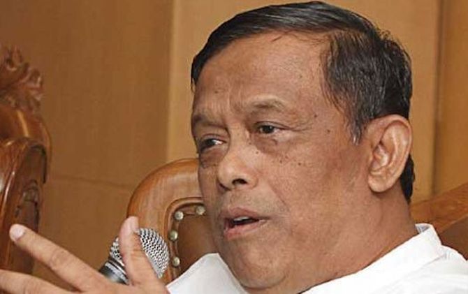 Mantan Panglima TNI Djoko Santoso didaulat menjadi ketua tim sukses Prabowo-Sandi. Dia akan berhadapan dengan Moeldoko yang pernah jadi anak buahnya. - Image