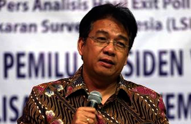 Denny JA sebagai penggagas lomba resensi buku puisi esai mengaku sangat agum dengan minta menulis ana-ana milenial. - Image