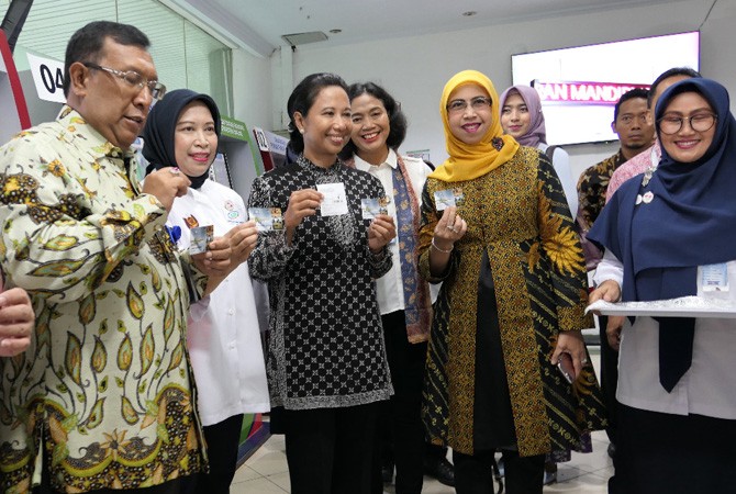 Menteri Badan Usaha Milik Negara (BUMN) Rini Soemarno meresmikan fasilitas Klinik Eksekutif Heritage RP Pelni - Image