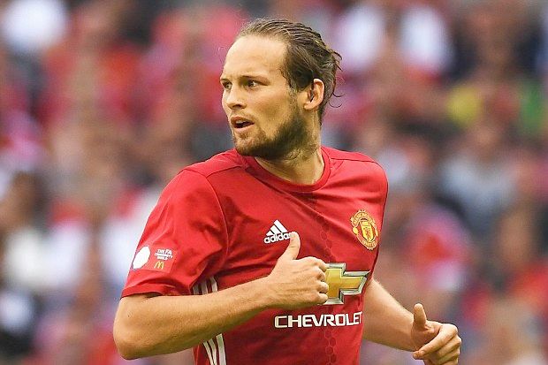Selain gelandang, Daley Blind juga bisa berperan sebagai wing back dan center back - Image