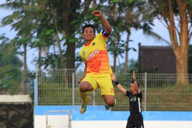 Arema FC tertarik merekrut beberapa pemain Metro FC. - Image