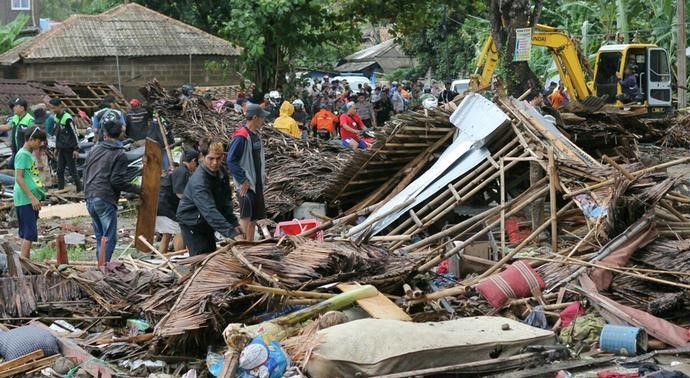 Tiongkok melalui Palang Merahnya telah menyampaikan bantuan kepada korban tsunami di Selat Sunda. Bantuan itu berupa uang tunai sebesar USD 100.000 atau Rp 1,4 miliar - Image