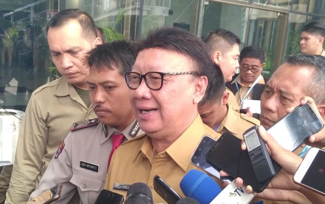 Mendagri Tjahjo Kumolo saat diwawancara awak media beberapa waktu lalu - Image