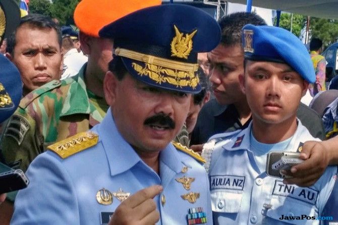 Panglima TNI Hadi Tjahjanto mengatakan anak buahnya akan segera menyiapkan lahan untuk pemakaman massal korban gempa Palu dan Donggala. - Image