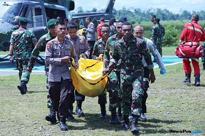 Evakuasi korban kekejaman KKB Papua - Image
