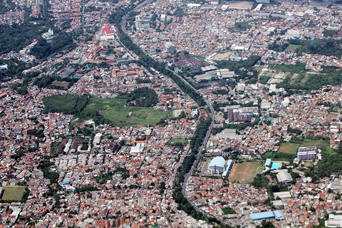 Penampakan ibu kota Jakarta dari ketinggian. (Jawa Pos Photo) - Image