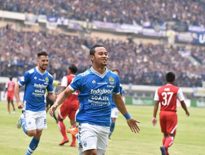 Atep membuka kemenangan melalui gol sentuhan pertamanya di laga versus Arema. - Image