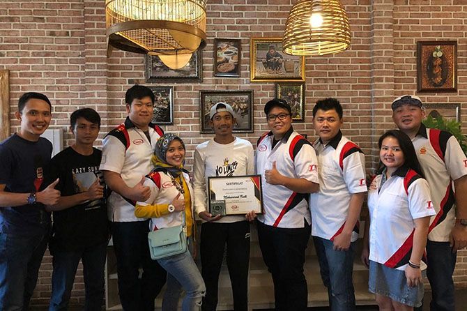 TYCI memberikan apresiasi pada M. Fadli sebagai tokoh inspirasi bagi kaum milenial. - Image
