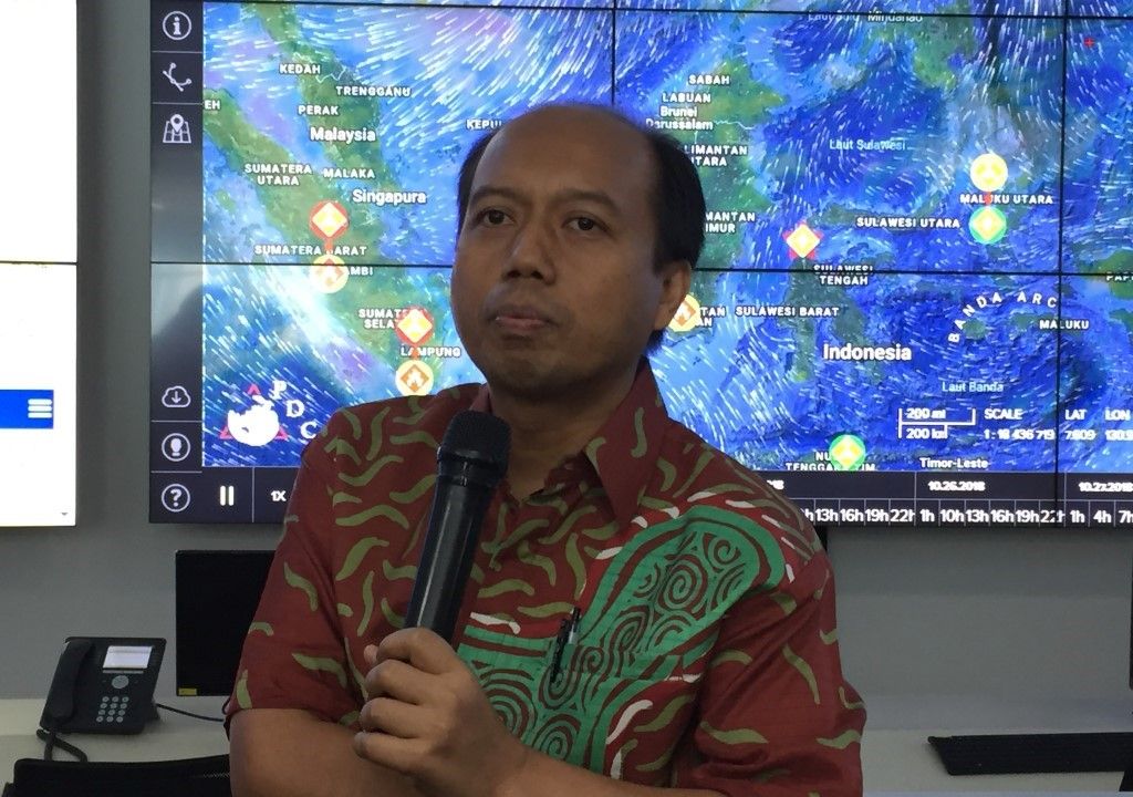 Kapusdatinmas BNPB Sutopo Purwo Nugroho. BNPB terus mendata jumlah korban bencana tsunami di perairan Selat Sunda. - Image