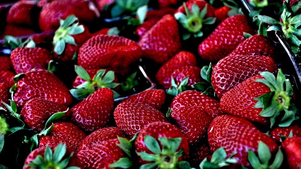 Sebuah jarum ditemukan di dalam buah stroberi yang dijual di Supermarket di Selandia Baru. Ini adalah insiden kedua dalam beberapa bulan terakhir - Image
