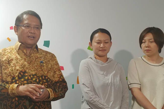 Menkominfo Rudiantara (kiri) saat menemui perwakilan Tik Tok di kantornya, Jakarta, Rabu (4/7) sore. - Image