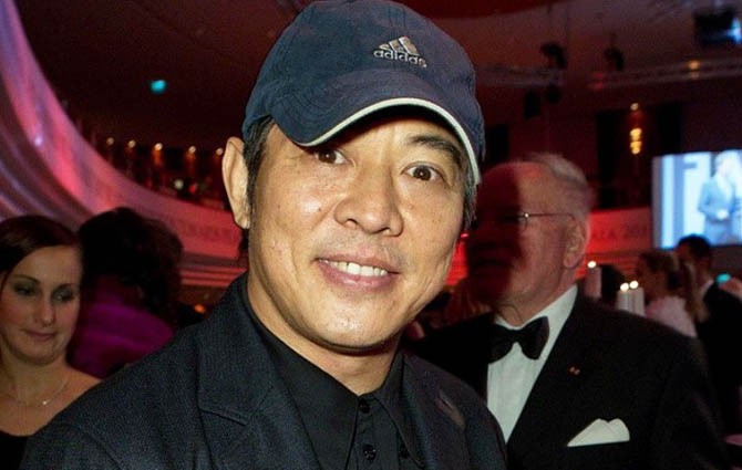Viral foto Jet Li dalam kondisi yang mengenaskan. Tubuhnya terlihat sangat lemah dan renta. - Image