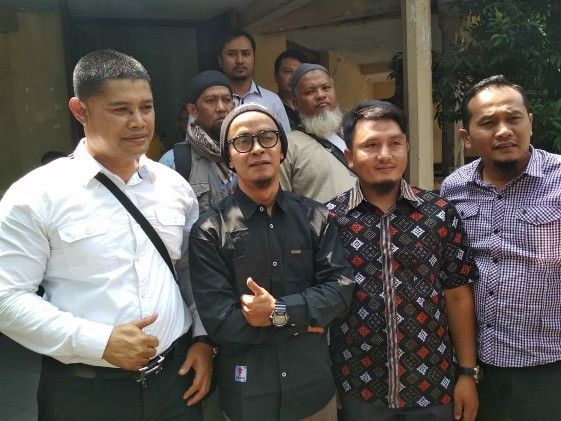 Ustad Evie Effendi datang ke kantor MUI Jabar. - Image