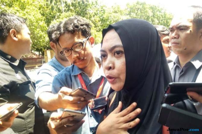 Mantan terpidana korupsi Wa Ode Nurhayati, saat menyambangi kantor KPK Jakarta, Senin (17/9). - Image
