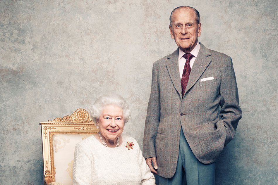 Ratu Elizabeth dan Pangeran Philip saat berfoto bersama - Image