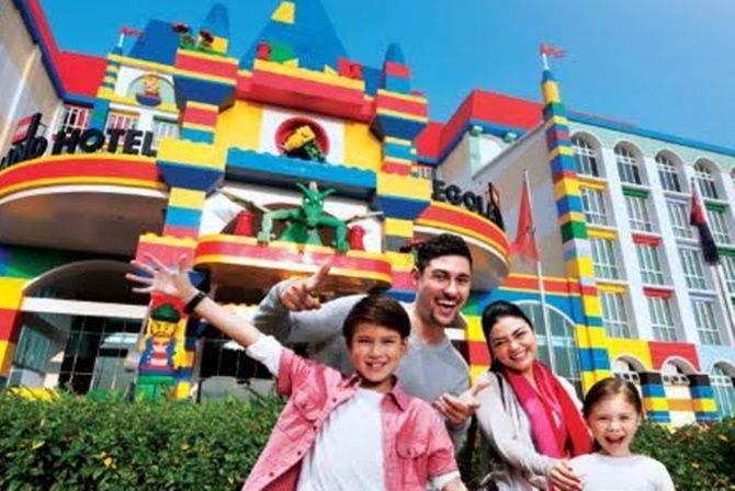 Legoland Malaysia merupakan tempat berlibur keluarga dengan tema lego dengan berbagai wahana besar yang menyenangkan. - Image
