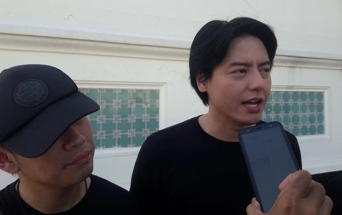 Roger Danuarta dan Pruduser film Ajari Aku Islam Jaymes Rianto di Medan. - Image