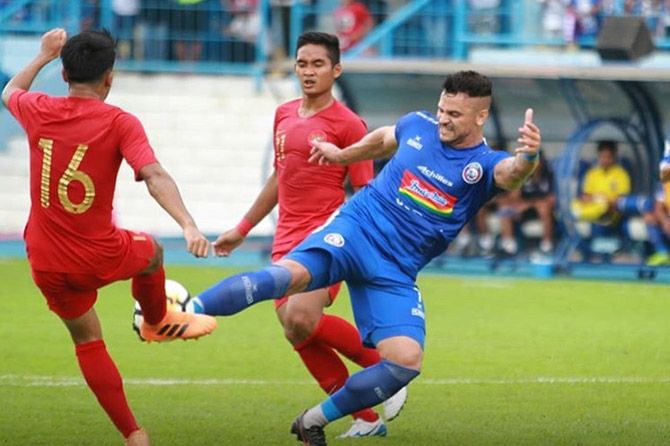 Robert Lima selamatkan muka Arema FC saat menghadapi Timnas U22. - Image