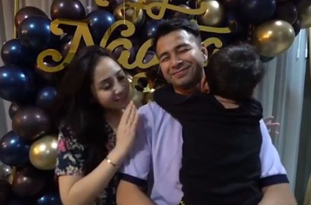 Kejutan ulang tahun Nagita dari Raffi Ahmad. Keduanya, berulang tahun di tanggal yang sama, yakni 17 Februari. (Instagram) - Image