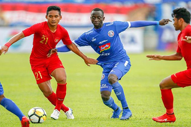 Kadek Agung diiringi doa keluarga besarnya untuk tampil di Piala AFF U-22 2019. - Image