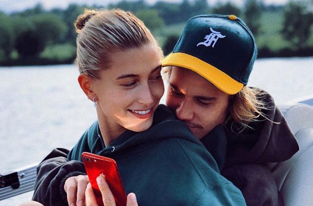 Hailey Baldwin mengaku sedih menanggalkan nama keluarganya dan mengganti dengan nama Bieber. - Image