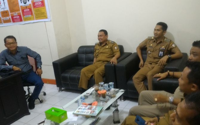 Para camat yang diduga mendukung capres-cawapres 01, saat diperiksa di Kantor Bawaslu Sulsel, Jumat lalu (22/2). - Image