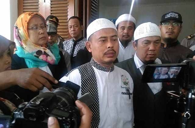 Ketua Umum (Ketum) Persaudaraan Alumni (PA) 212 Slamet Ma - Image