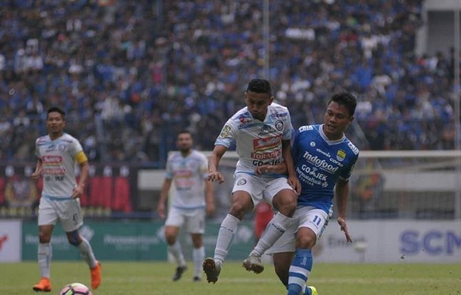 Laga Persib vs Arema mengalami perubahan jadwal. - Image