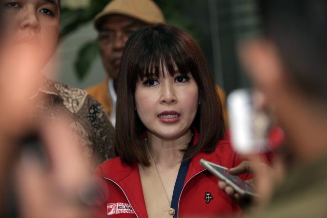 ILUSTRASI. Ketua Umum Partai Solidaritas Indonesia (PSI) Grace Natalie. Survei Y-Publica menunjukkan, di dapil DKI 3 Partai Demokrat disalip oleh pendatang baru, PSI. - Image