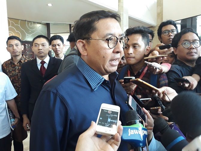 Wakil Ketua Umum Partai Gerindra, Fadli Zon menganggap kegiatan Joko Widodo (Jokowi) bersama keluarga besar beberapa bulan lalu di Istana Bogor dan membawa banyak media merupakan pencitraan. - Image