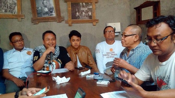 SEKABEL: Ketua Umum Sekabel, Setyo Wisnu Broto (kedua dari kiri) memberikan keterangan kepada wartawan, Jumat (1/2). - Image