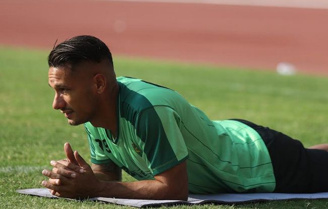 Gelandang Persebaya Surabaya, Raphael Maitimo - Image