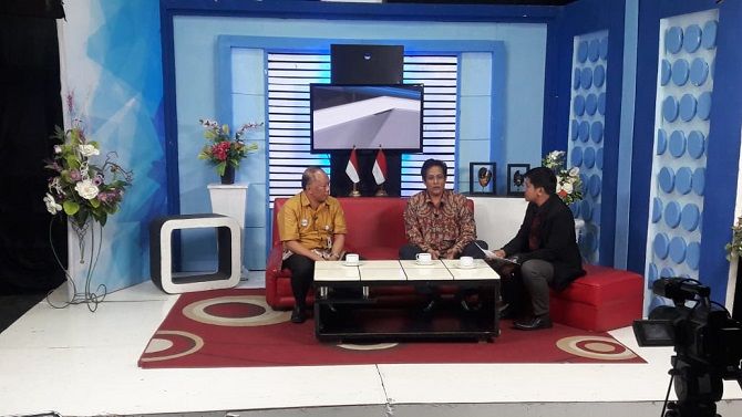 DIALOG INTERAKTIF: Direktur Informasi dan Komunikasi Publik (IKP) Wiryanta (kedua dari kanan) saat mengikuti dialog interaktif. - Image