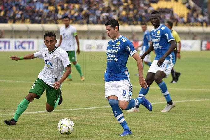Esteban Vizcarra sangat senang bisa cetak gol debut di hadapan Bobotoh. - Image