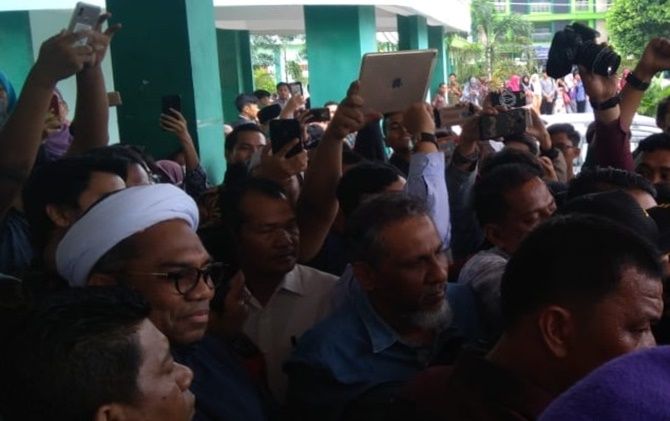 Ali Mochtar Ngabalin saat diusir oleh mahasiswa UIN Sumut. - Image